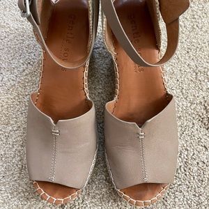 Women’s Sandals Tan Wedge Heel Size 8